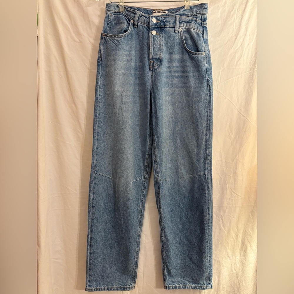 We the Free crossroads mid rise slim straight style with button fly, size 28.